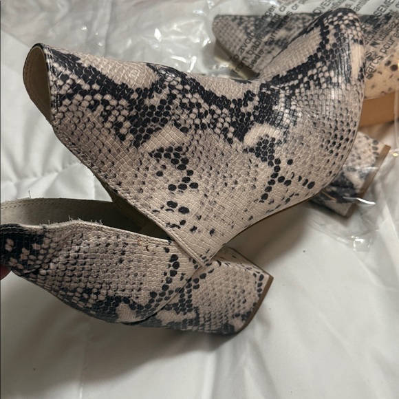 Steve Madden Black and Cream Snakeskin Ankle Booties - Picture 3 of 8